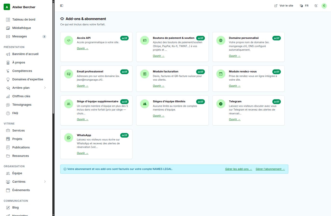 La schermata degli add-on nella console: una scheda per add-on, con un'etichetta attivo e un link Apri.